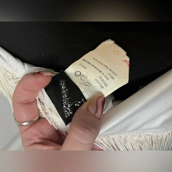 Vintage | JS Sophisticate | Tiered Cream/White Fringe Mini Dress | Size S (aprx) - Picture 10 of 10